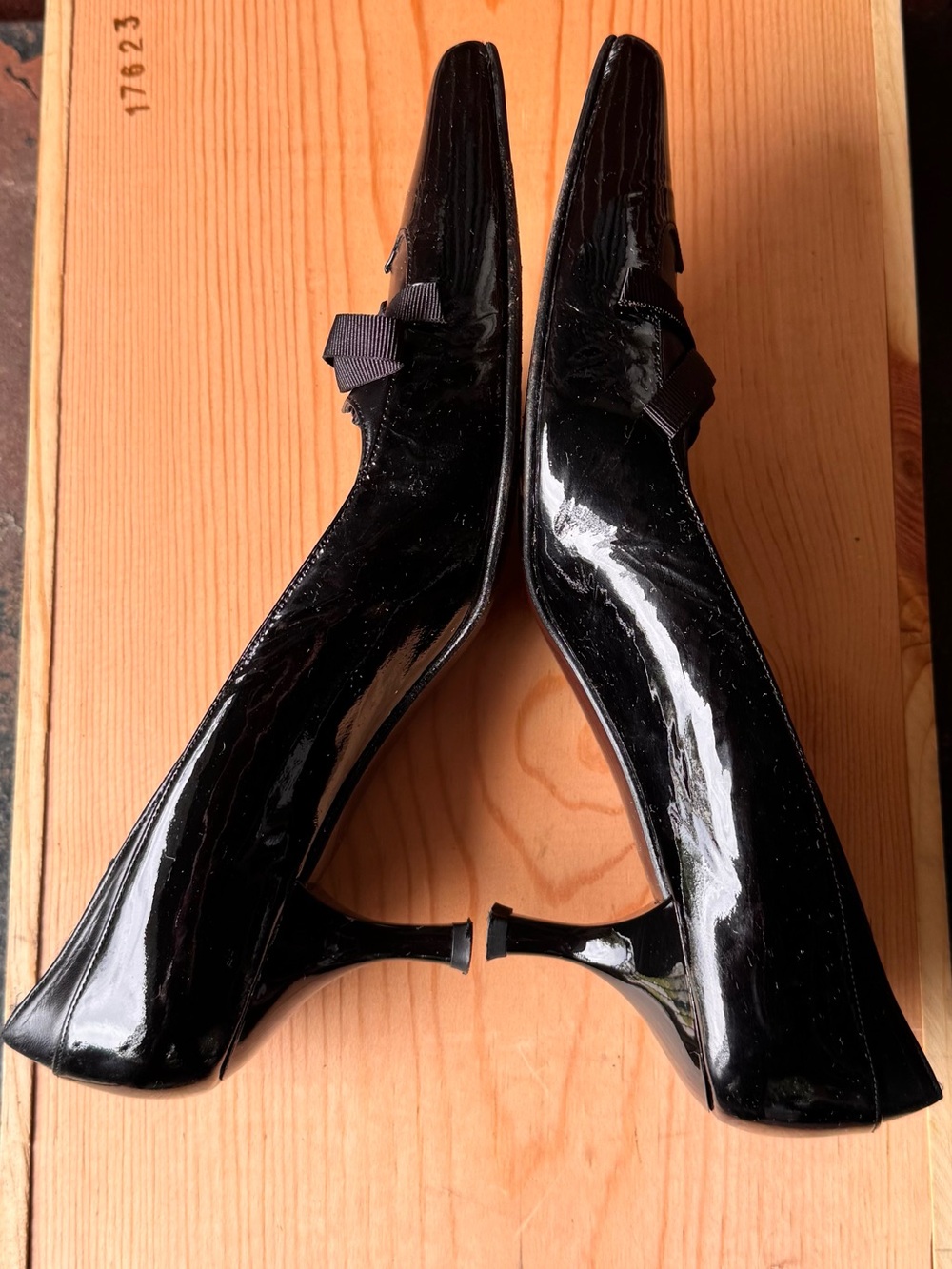 Stuart Weitzman MADE IN ITALY 🇮🇹 Black Patent Pointed-Toe Bow Flats - Picture 6 of 9